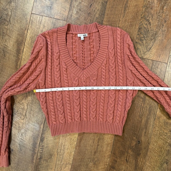 Fashion Nova Dusty Pink Cable Knit Crop Sweater Size Large - Picture 4 of 9